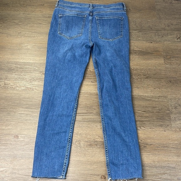 Free PeopleWomen’s Distressed Button Fly Raw Hem Denim Skinny Jeans, size 30 - Picture 11 of 11